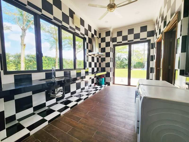Rumah Banglo untuk Disewa di Leisure Farm (Gelang Patah) - Heston Lai - Kitchen - PropertyGuru.com.my