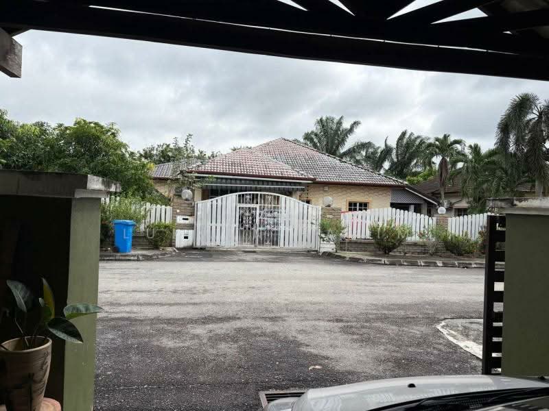 Rumah Banglo untuk Dijual di Seksyen 30 (Shah Alam) - Lukman Hakim - Exterior - PropertyGuru.com.my