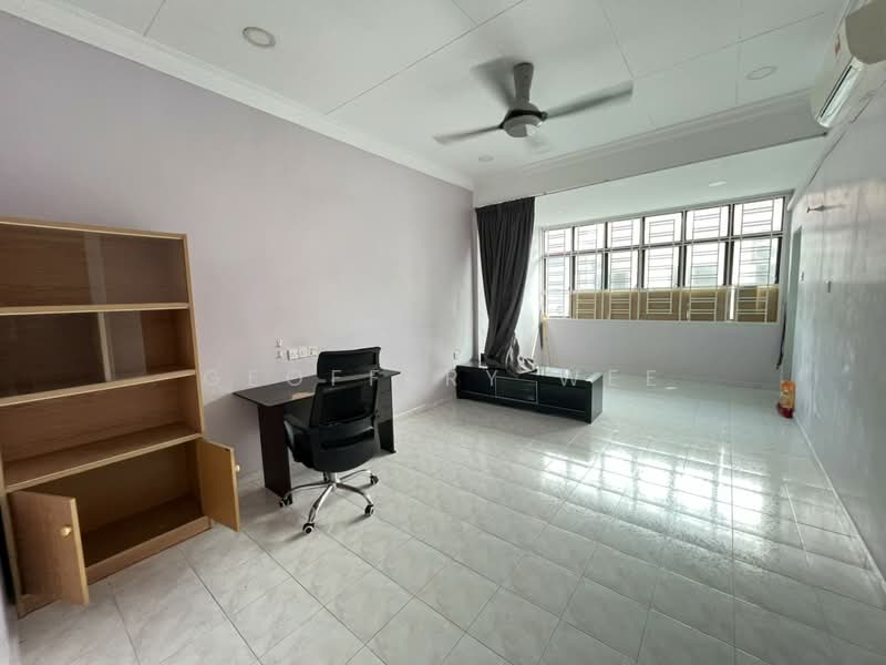 Rumah Teres untuk Dijual di Taman Merdeka Jaya (Batu Berendam) - Geoffery Wee - Study - PropertyGuru.com.my