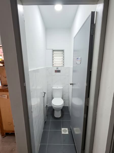 Kedai untuk Disewa di Bandar Menjalara (Kuala Lumpur) - Esther Tan - Bathroom - PropertyGuru.com.my