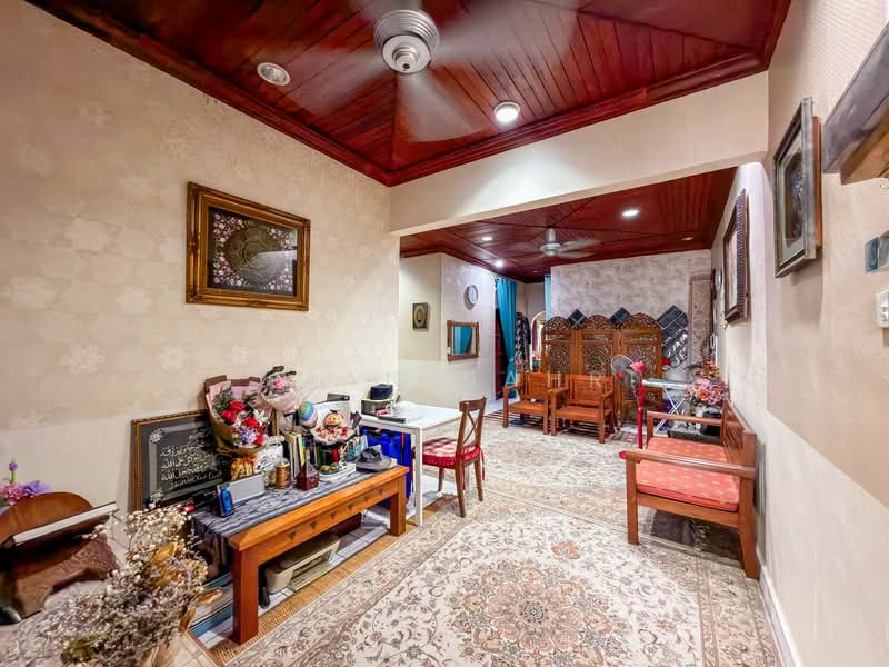Rumah Teres 1 Tingkat untuk Dijual di Seksyen 18 (Shah Alam) - Ilman Nahri - Living Room - PropertyGuru.com.my