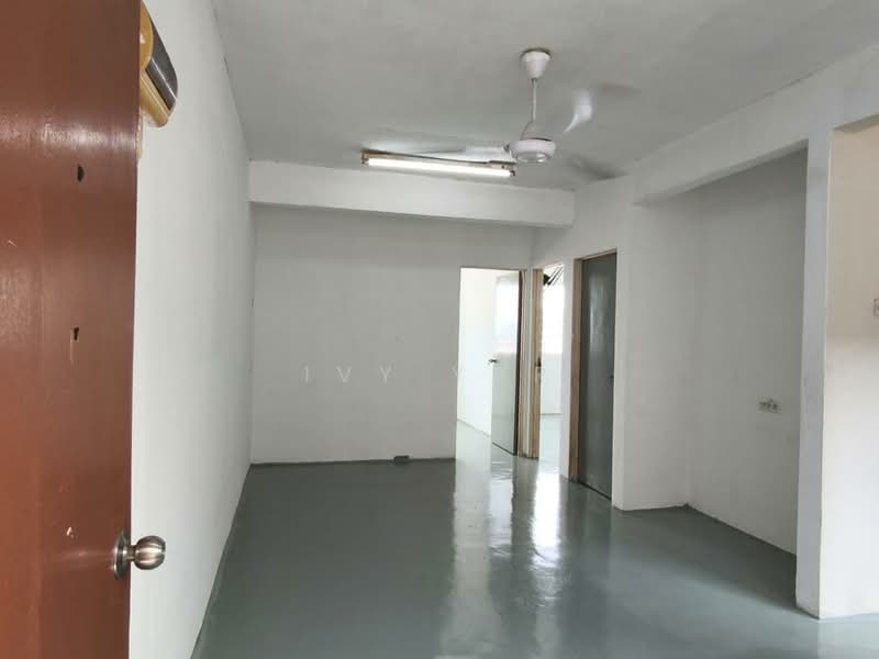 Rumah Flat untuk Dijual di Taman Perwira Indah - Ivy Yap - Living Room - PropertyGuru.com.my