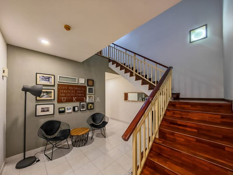 Rumah Teres 2 Tingkat untuk Dijual di Perdana Lakeview East (Cyberjaya) - Lukman Hakim - Corridor - PropertyGuru.com.my