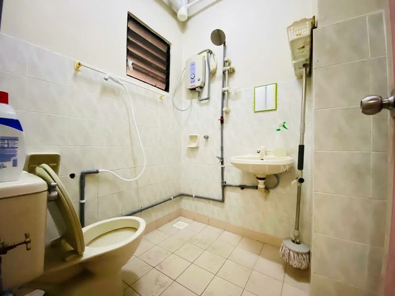 Condominium for Sale at Bayu Tasik 1 - Mu'izz Halim - Bathroom - PropertyGuru.com.my