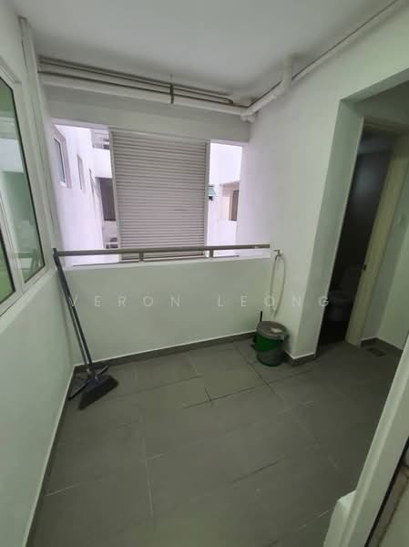Kondominium untuk Dijual di The Regina - Veron Leong - Balcony - PropertyGuru.com.my