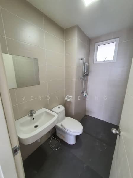 Kondominium untuk Dijual di The Regina - Veron Leong - Bathroom - PropertyGuru.com.my