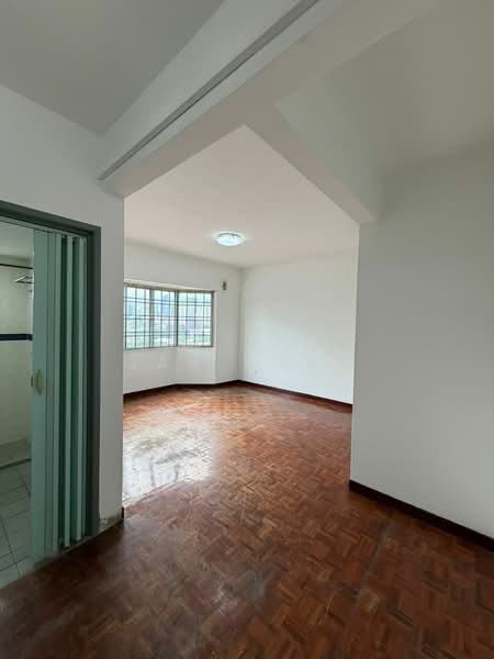 Pangsapuri untuk Disewa di Sri Intan 2 - Jay Yong - Living Room - PropertyGuru.com.my