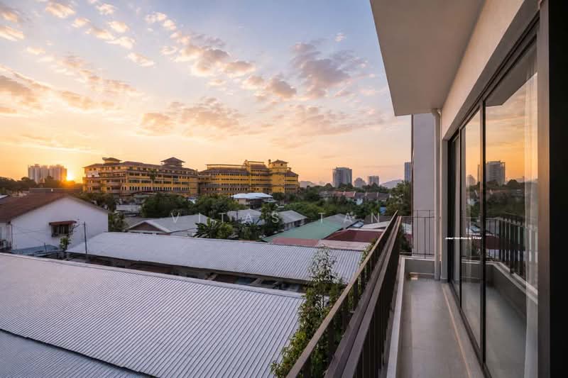 Kondominium untuk Dijual di Utamara Boutique Residences - Vitas Tan - Balcony - PropertyGuru.com.my
