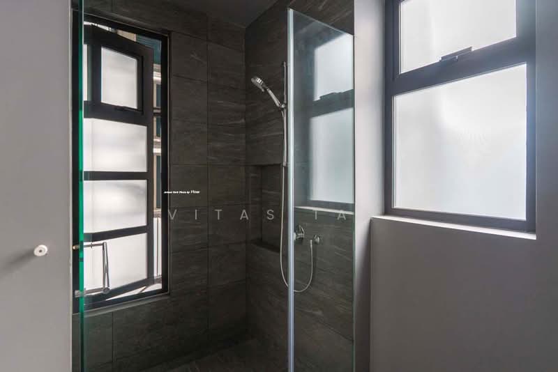 Kondominium untuk Dijual di Utamara Boutique Residences - Vitas Tan - Bathroom - PropertyGuru.com.my