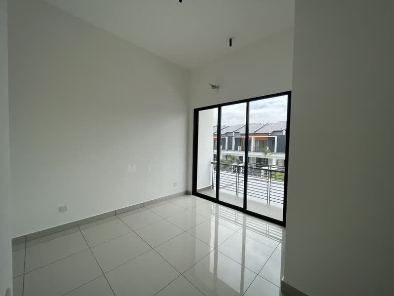 Rumah Teres 2 Tingkat untuk Dijual di Telok Panglima Garang (Selangor) - Miki You - Balcony - PropertyGuru.com.my
