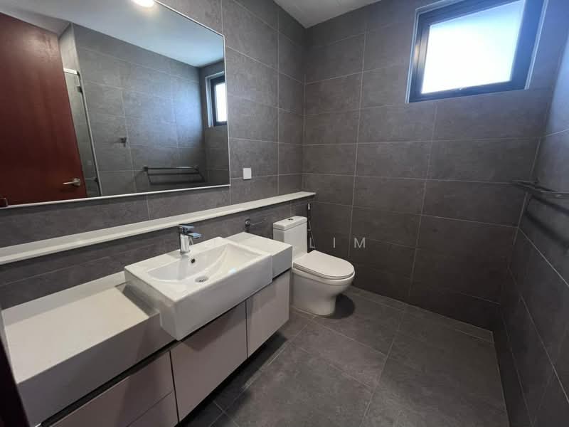 Kondominium untuk Disewa di Muze @ PICC - Alex Lim - Bathroom - PropertyGuru.com.my