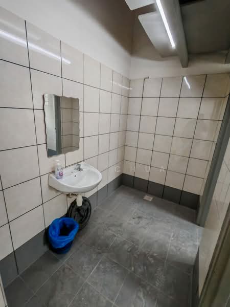 Kedai / Pejabat untuk Disewa di Kuchai Business Park (Kuala Lumpur) - Max Chua - Bathroom - PropertyGuru.com.my