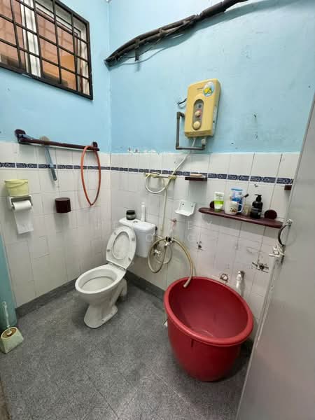 Rumah Berkembar untuk Dijual di Taman Megah Ria (Masai) - Jeffrey Kiong - Bathroom - PropertyGuru.com.my