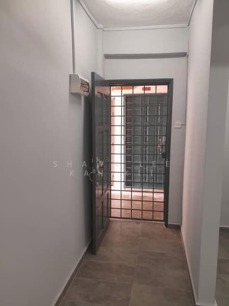 Rumah Flat untuk Disewa di Flat Taman Desa Cheras (Blok 1 3 5 7) - Shawn Lee Kah Kit - Entrance - PropertyGuru.com.my