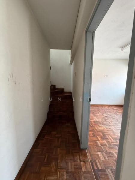 Rumah Teres 3-Tingkat untuk Dijual di Taman Melur (Ampang) - Jun Lee - Corridor - PropertyGuru.com.my