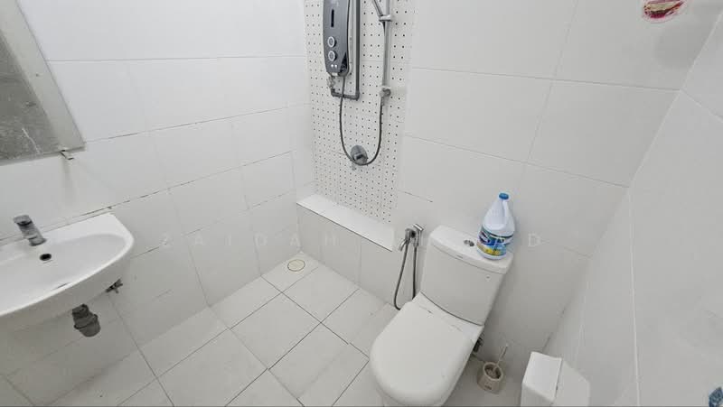 Rumah Teres 2 Tingkat untuk Disewa di Eco Majestic (Semenyih) - Zaidah Ahmad - Bathroom - PropertyGuru.com.my
