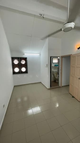 2.5-storey Terraced House for Sale in Taman Sri Sinar (Segambut) - Chun Yip - Bathroom - PropertyGuru.com.my