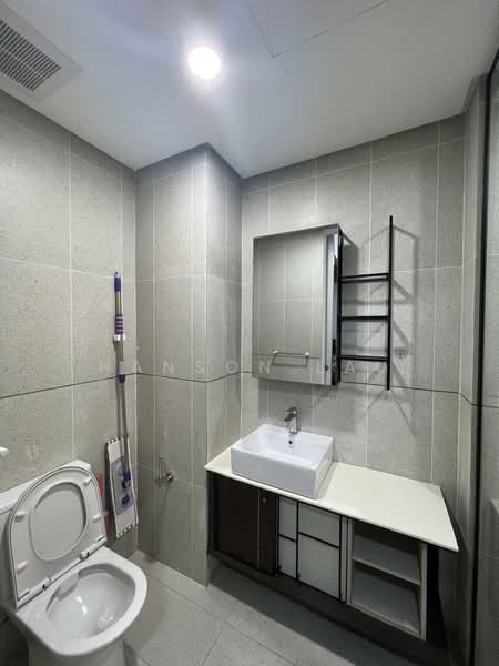 Servis Apartment untuk Disewa di Millerz Square Serviced Residence - Hanson Lau - Bathroom - PropertyGuru.com.my
