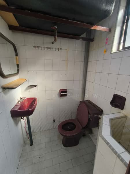 Rumah Flat untuk Dijual di Flat Taman Ungku Tun Aminah - Zack Chow - Bathroom - PropertyGuru.com.my