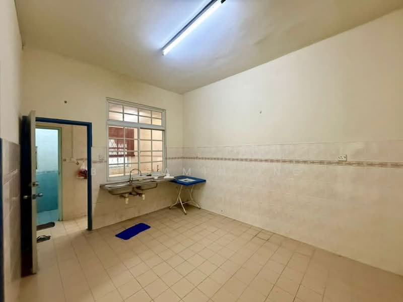 Rumah Teres 2 Tingkat untuk Dijual di Taman Mutiara Rini (Skudai) - Benjamin Ong - Kitchen - PropertyGuru.com.my