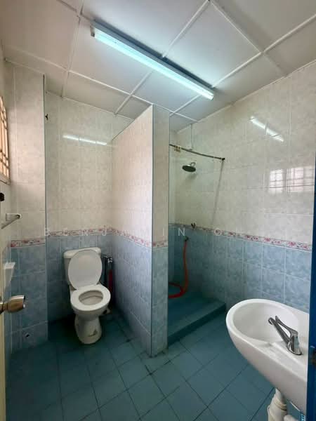 Rumah Teres 2 Tingkat untuk Dijual di Taman Mutiara Rini (Skudai) - Benjamin Ong - Bathroom - PropertyGuru.com.my