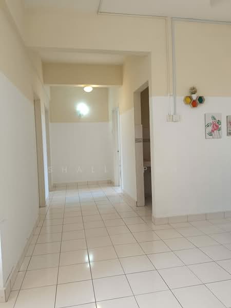 Pangsapuri untuk Disewa di Sri Bayu Apartments - Shally Pun - Corridor - PropertyGuru.com.my