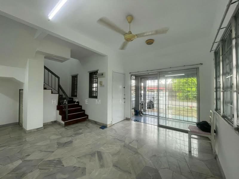 2-storey Terraced House for Sale in Usj 3 (Subang Jaya) - Hazeman Omar - Living Room - PropertyGuru.com.my