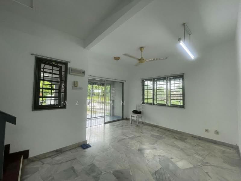 2-storey Terraced House for Sale in Usj 3 (Subang Jaya) - Hazeman Omar - Living Room - PropertyGuru.com.my