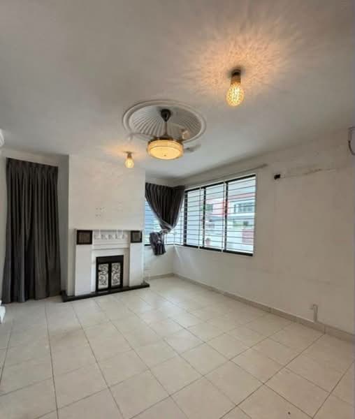 Cluster House for Rent in Taman Adda Heights (Tebrau) - June Teo - Living Room - PropertyGuru.com.my