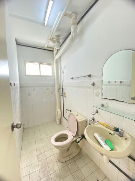 Kondominium untuk Disewa di Sri Intan 1 - Jason Ng - Bathroom - PropertyGuru.com.my