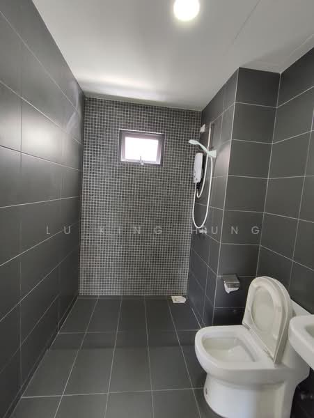 Kondominium untuk Disewa di Parkhill Residence - Lu King Hung - Bathroom - PropertyGuru.com.my