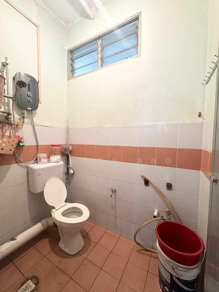 Pangsapuri untuk Dijual di Mawar - Carson Ang - Bathroom - PropertyGuru.com.my