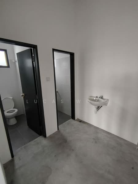Factory for Rent in Puncak Alam (Selangor) - Lucas Wong - Bathroom - PropertyGuru.com.my