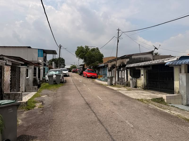 Rumah Teres 1 Tingkat untuk Dijual di Taman Dahlia (Tampoi) - Fu Heng Chong - Exterior - PropertyGuru.com.my