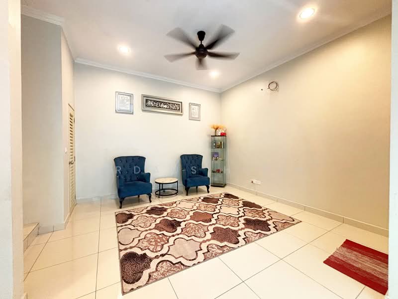 Rumah Teres 3 Tingkat untuk Dijual di Bandar Rinching (Semenyih) - Firdaus Husin - Living Room - PropertyGuru.com.my