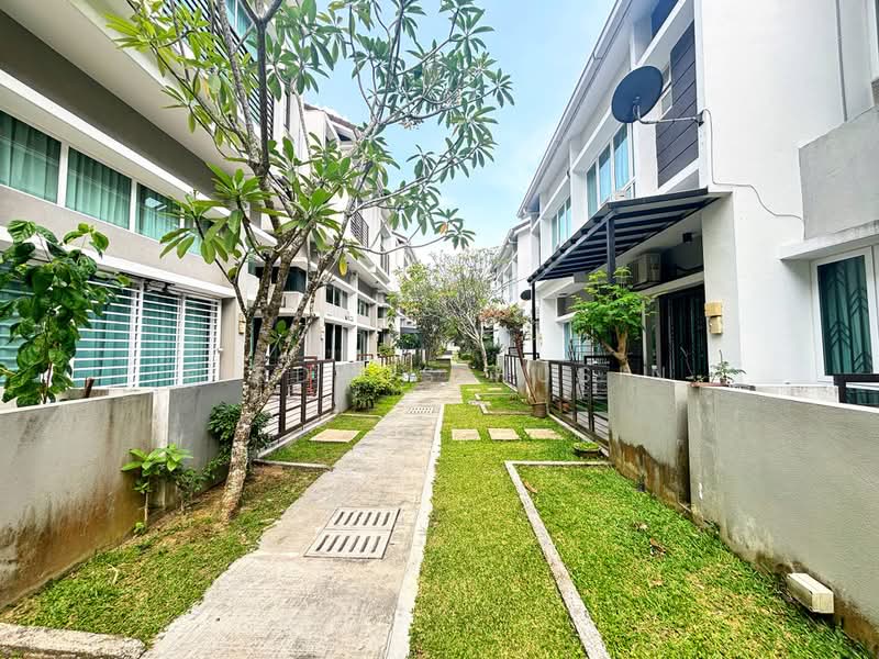 Rumah Teres 3 Tingkat untuk Dijual di Bandar Rinching (Semenyih) - Firdaus Husin - Exterior - PropertyGuru.com.my