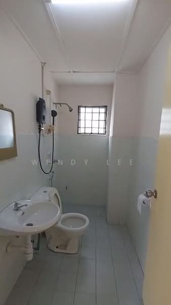 Pangsapuri untuk Dijual di Jalil Damai Apartments - Wendy Lee - Bathroom - PropertyGuru.com.my