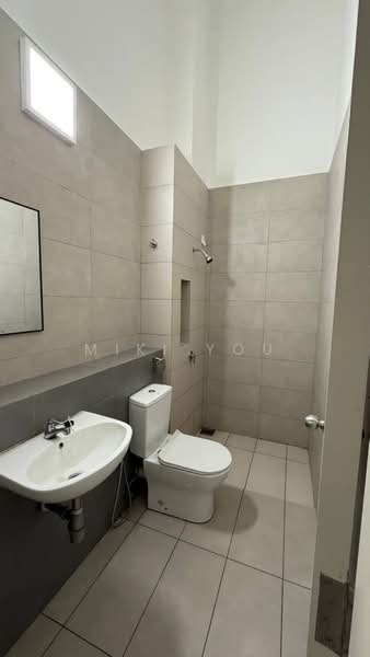 Rumah Teres 2 Tingkat untuk Disewa di Bandar Rimbayu (Telok Panglima Garang) - Miki You - Bathroom - PropertyGuru.com.my