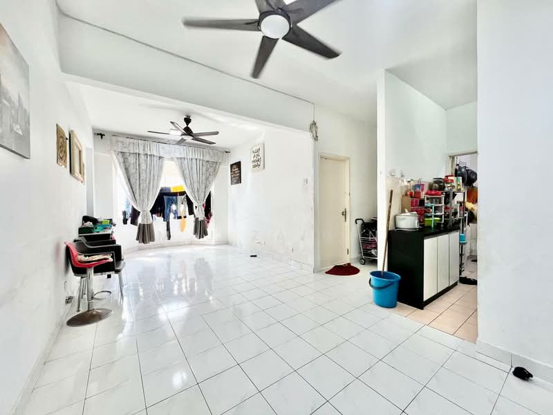 Pangsapuri untuk Dijual di Pangsapuri Mawar - M.J Zairin - Living Room - PropertyGuru.com.my
