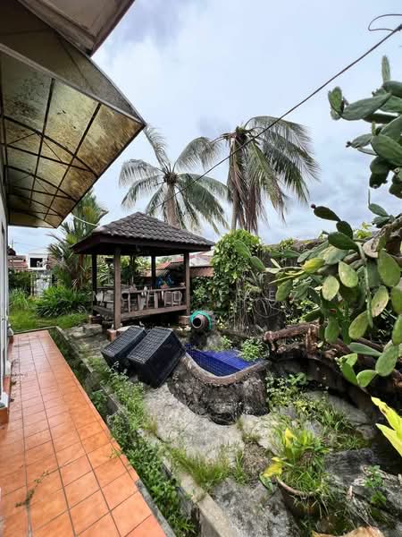 Rumah Teres 1 Tingkat untuk Dijual di Taman Daya (Johor Bahru) - Mohd Faez - Garden - PropertyGuru.com.my