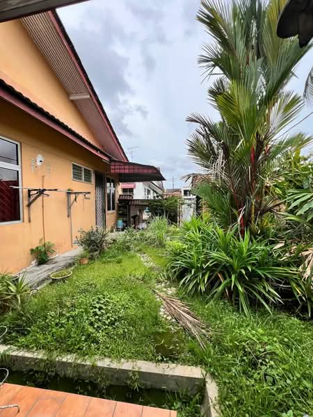 Rumah Teres 1 Tingkat untuk Dijual di Taman Daya (Johor Bahru) - Mohd Faez - Exterior - PropertyGuru.com.my