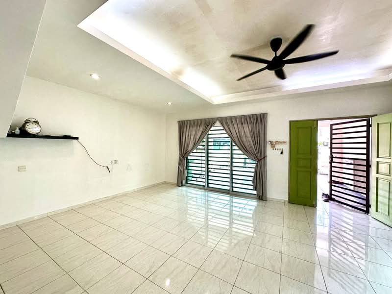 Rumah Teres 2 Tingkat untuk Dijual di Taman Menglembu Impiana Adril (Menglembu) - Qazin Khoo - Living Room - PropertyGuru.com.my