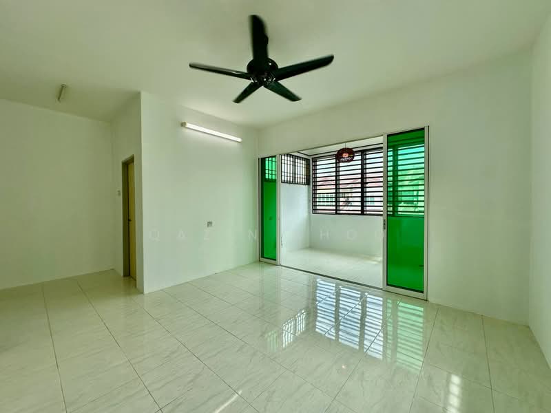 Rumah Teres 2 Tingkat untuk Dijual di Taman Menglembu Impiana Adril (Menglembu) - Qazin Khoo - Living Room - PropertyGuru.com.my