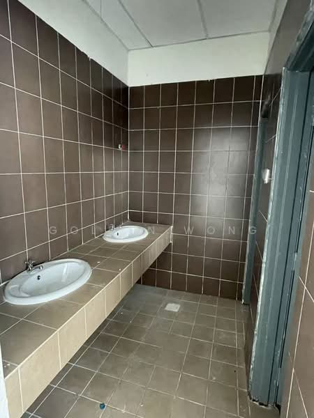 Shop / Office for Rent in Puncak Alam (Selangor) - Golden Wong - Bathroom - PropertyGuru.com.my