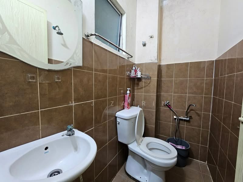 2-storey Terraced House for Sale in Sepang (Selangor) - M.J Zairin - Bathroom - PropertyGuru.com.my