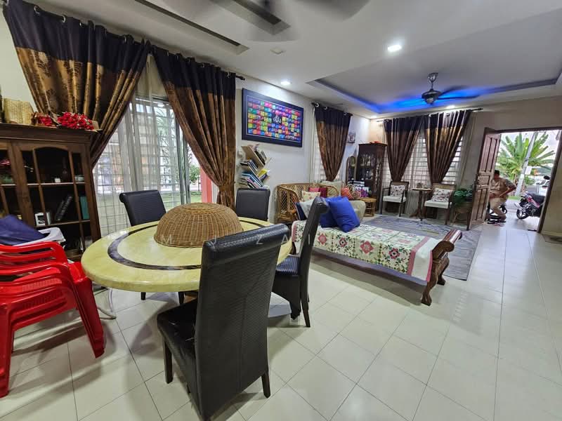 2-storey Terraced House for Sale in Sepang (Selangor) - M.J Zairin - Living Room - PropertyGuru.com.my