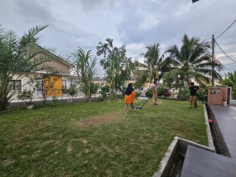 2-storey Terraced House for Sale in Sepang (Selangor) - M.J Zairin - Garden - PropertyGuru.com.my
