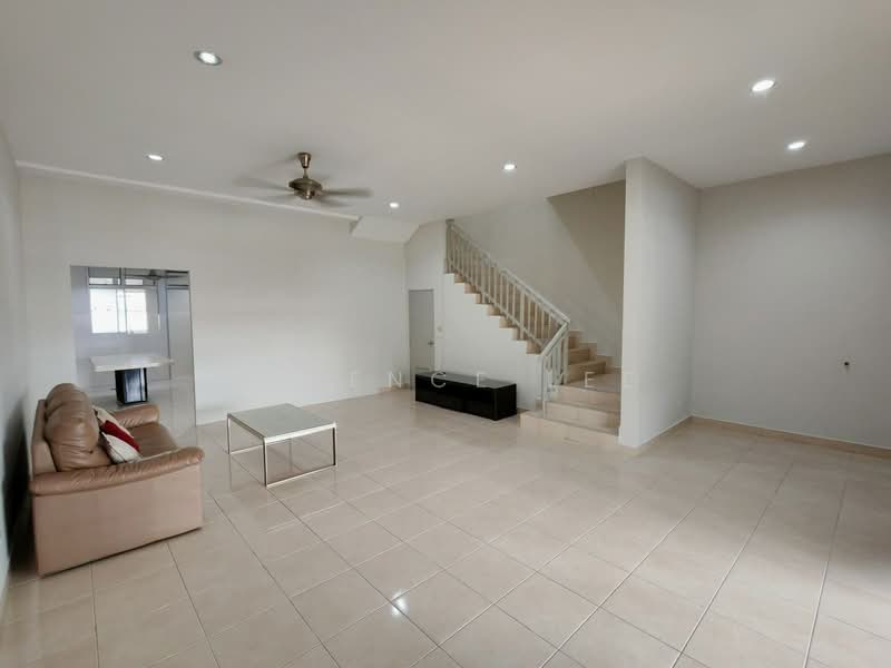 2-storey Terraced House for Rent in Setia Indah (Setia Alam) - Terence Lee - Living Room - PropertyGuru.com.my