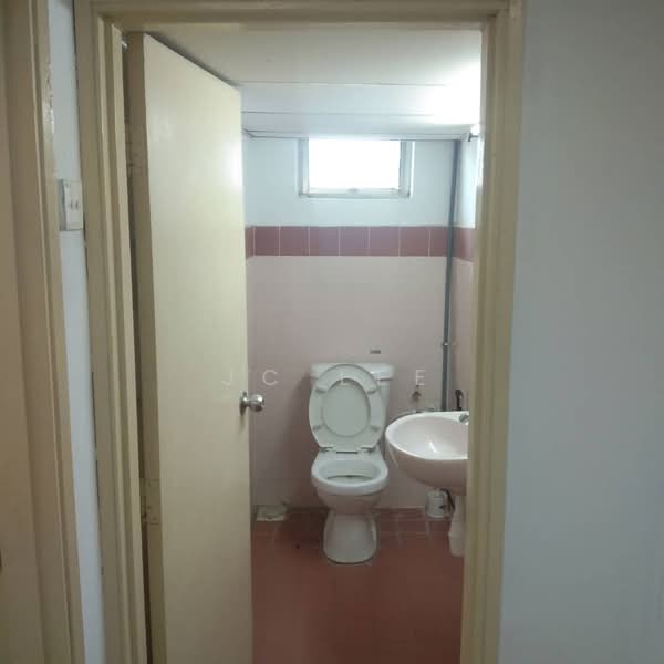 Office for Rent in Dataran Prima (Petaling Jaya) - JC Lee - Bathroom - PropertyGuru.com.my