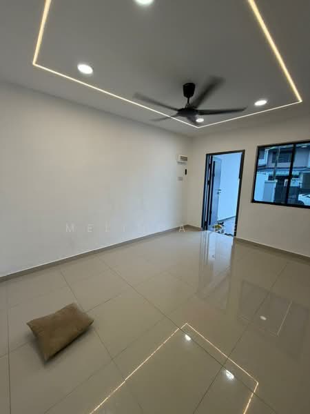 Rumah Teres 2 Tingkat untuk Dijual di Taman Johor Jaya (Johor Bahru) - Melinda Ee - Living Room - PropertyGuru.com.my